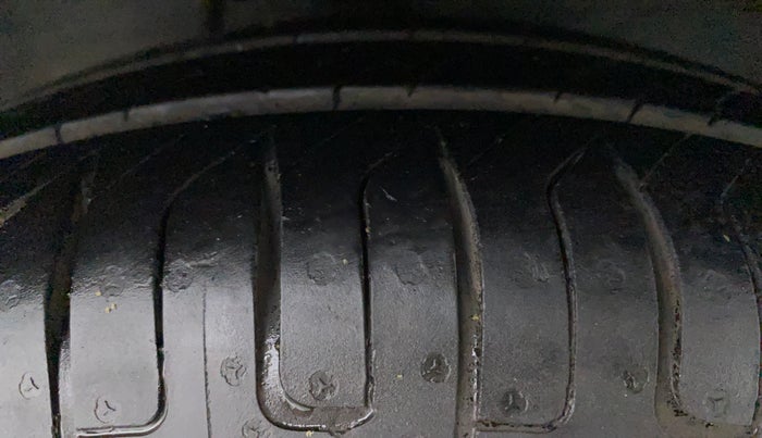 2012 Maruti Ritz VXI, Petrol, Manual, 48,180 km, Right Front Tyre Tread