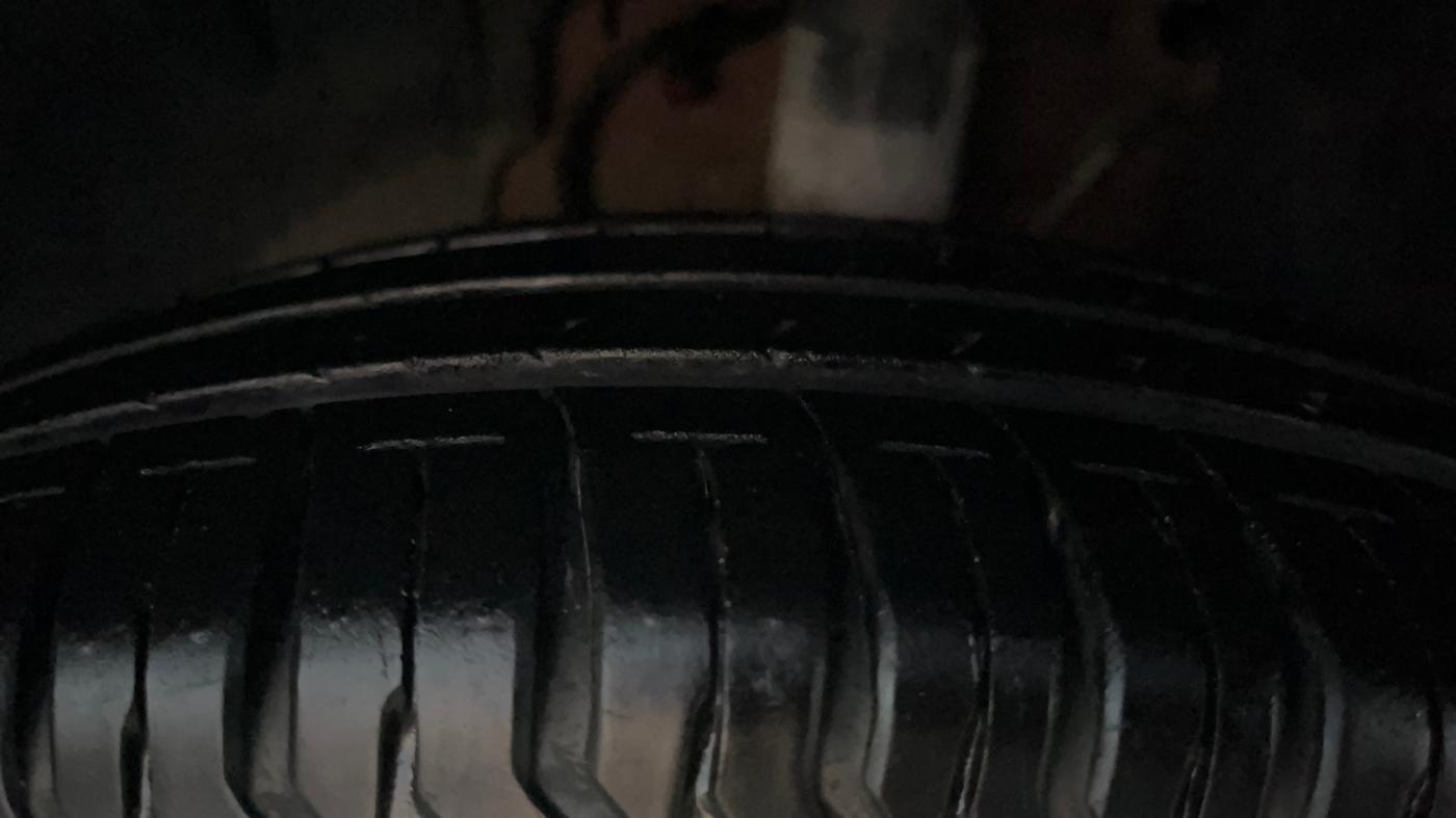 2020 Tata ALTROZ XE PETROL, Petrol, Manual, 31,534 km, Left Front Tyre Tread