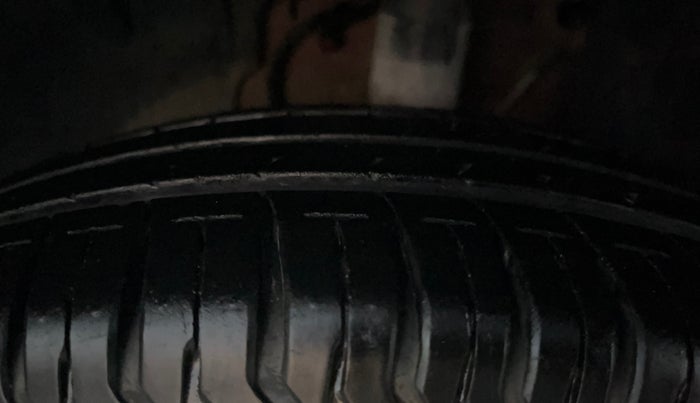 2020 Tata ALTROZ XE PETROL, Petrol, Manual, 31,534 km, Left Front Tyre Tread