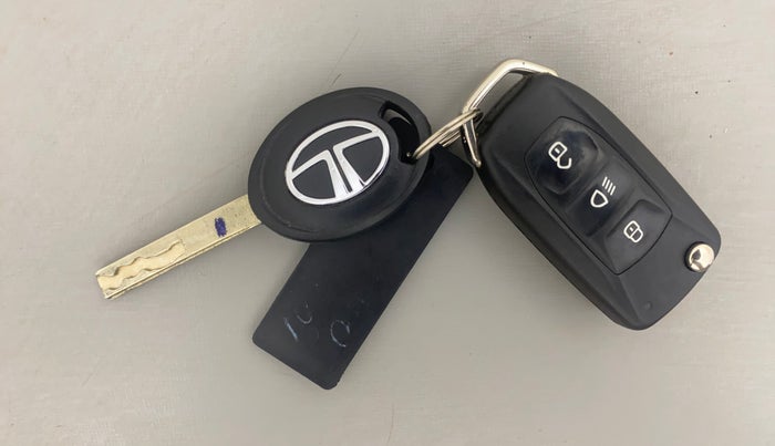 2021 Tata Tiago XZ PLUS PETROL, Petrol, Manual, 42,655 km, Key Close Up