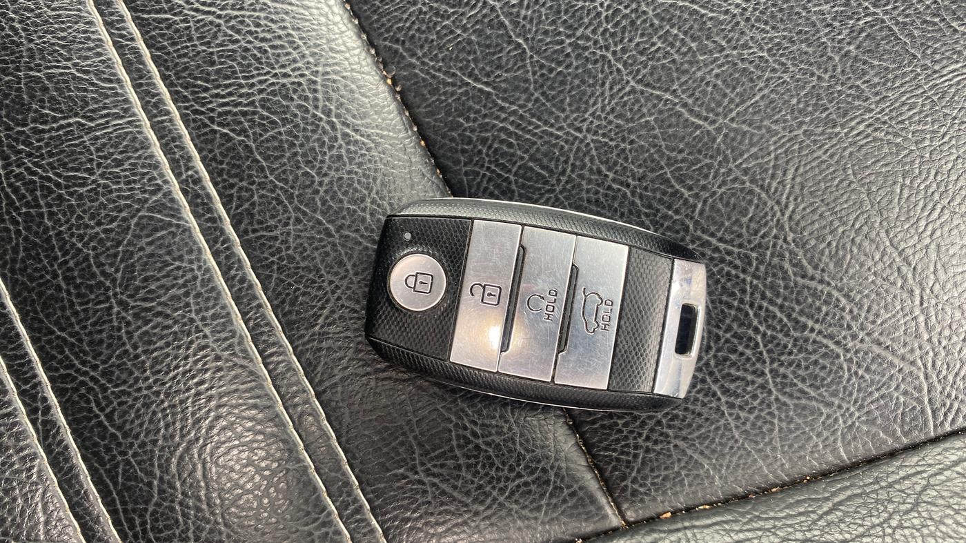 2023 KIA SONET HTX 1.0 IMT, Petrol, Manual, 51,184 km, Key Close Up