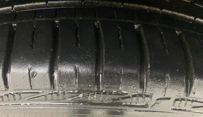 2018 Hyundai Grand i10 SPORTZ AT 1.2 KAPPA VTVT, Petrol, Automatic, 40,043 km, Left Front Tyre Tread