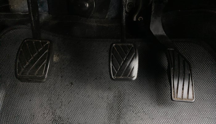 2017 Maruti Swift VXI, Petrol, Manual, 55,417 km, Pedals