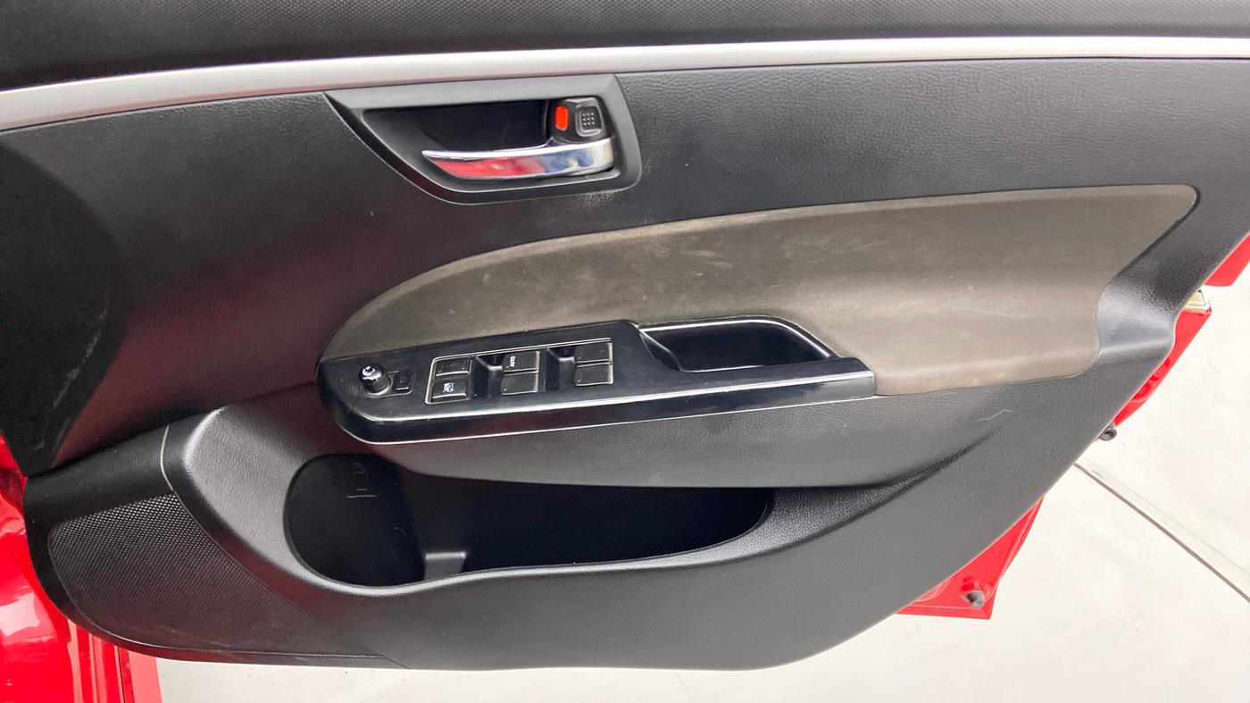 2017 Maruti Swift VXI, Petrol, Manual, 55,417 km, Driver Side Door Panels Control