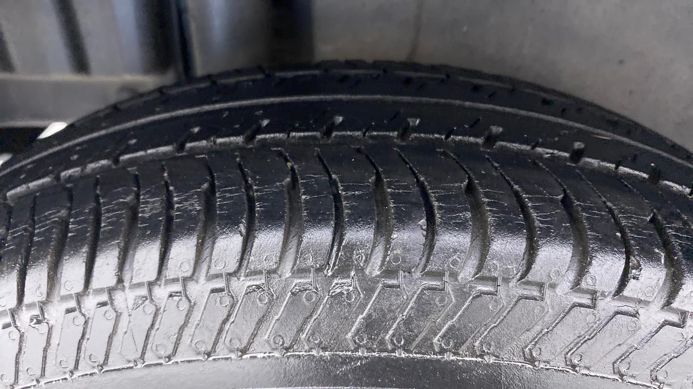 2014 Maruti Swift VXI D, Petrol, Manual, 56,441 km, Right Rear Tyre Tread