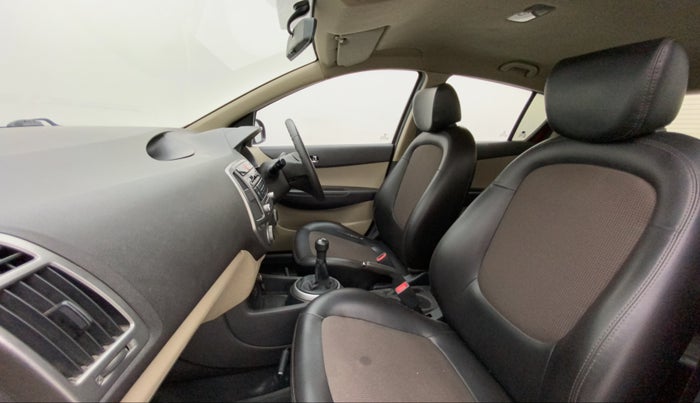 2013 Hyundai i20 MAGNA (O) 1.2, Petrol, Manual, 96,431 km, Right Side Front Door Cabin