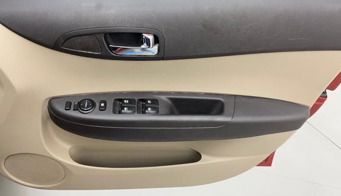 2013 Hyundai i20 MAGNA (O) 1.2, Petrol, Manual, 96,431 km, Driver Side Door Panels Control