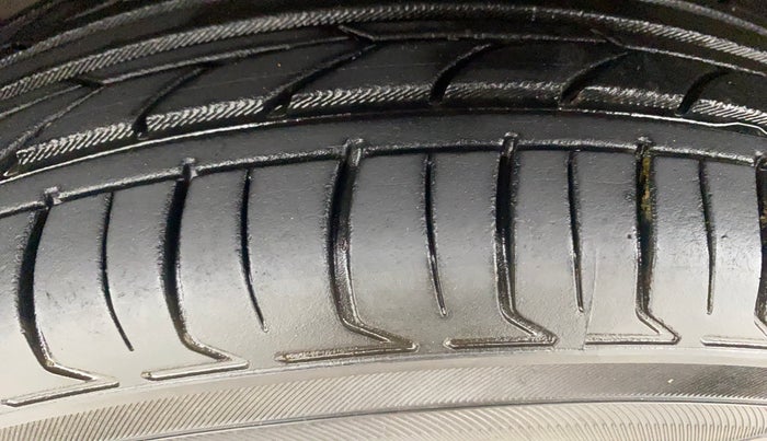 2015 Maruti Celerio ZXI AMT, Petrol, Automatic, 30,652 km, Left Front Tyre Tread