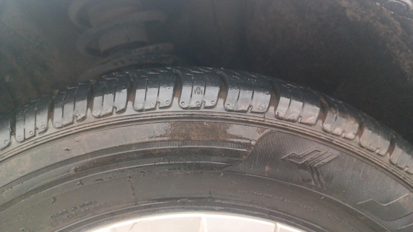 2014 Toyota Etios G, Petrol, Manual, 43,119 km, Left Front Tyre Tread