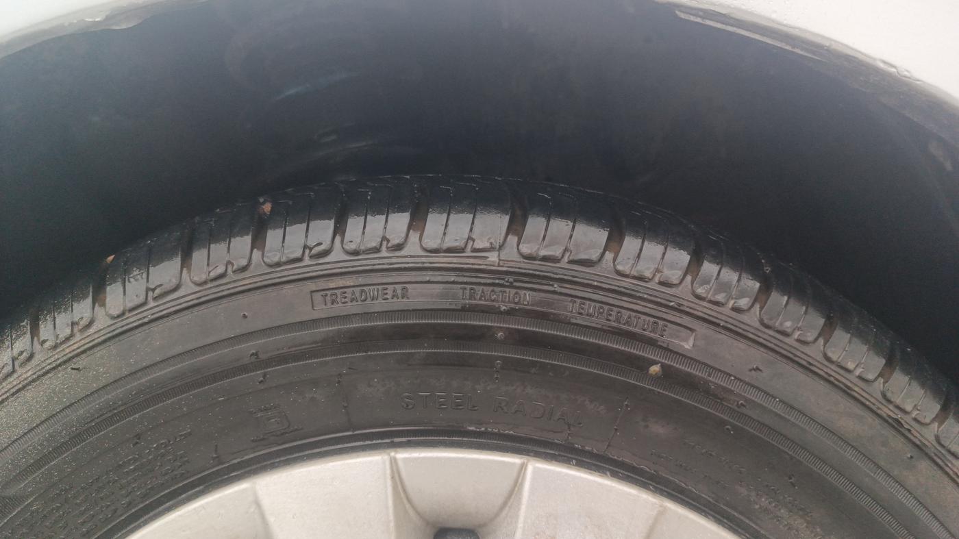 2014 Toyota Etios G, Petrol, Manual, 43,119 km, Right Front Tyre Tread