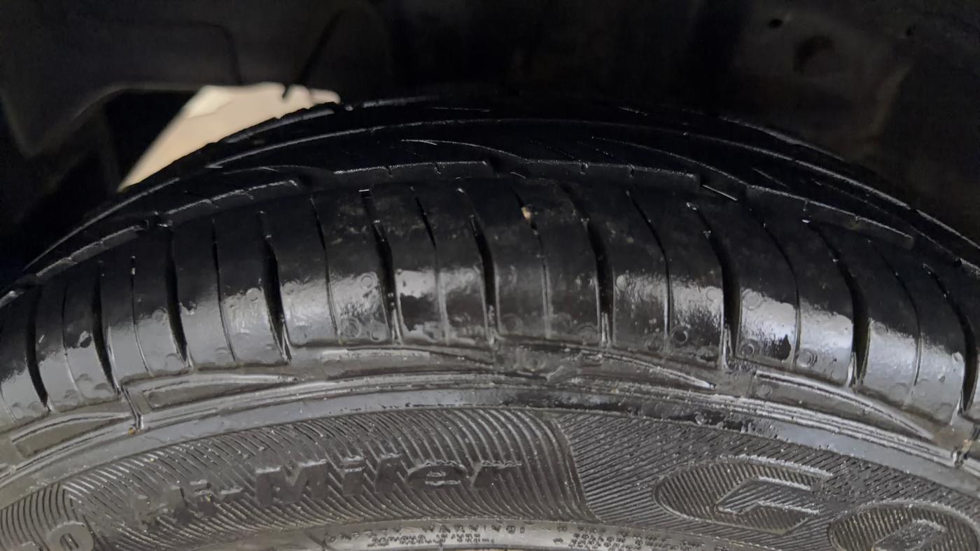 2014 Hyundai Eon ERA +, Petrol, Manual, 66,695 km, Right Rear Tyre Tread