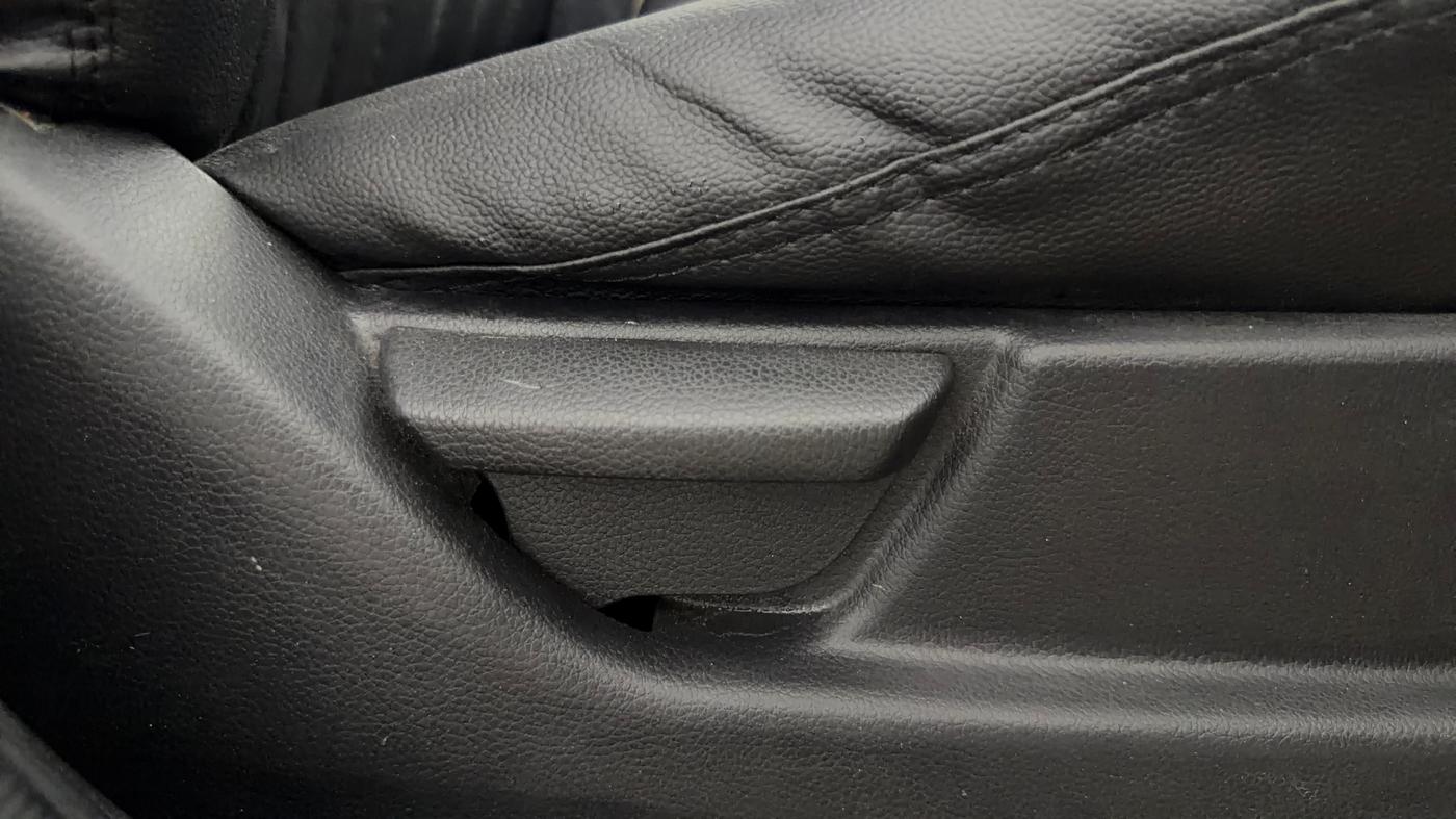 2014 Hyundai Eon ERA +, Petrol, Manual, 66,695 km, Driver Side Adjustment Panel