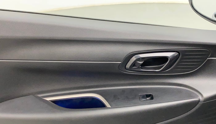 2021 Hyundai NEW I20 ASTA 1.0 GDI TURBO DCT, Petrol, Automatic, 19,623 km, Left front window switch / handle - Power window makes minor noise