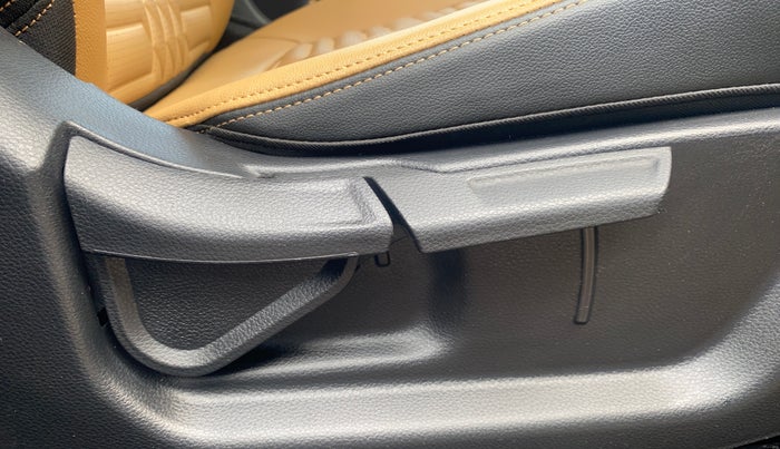 2024 KIA SONET 	 HTX 1.0 TURBO DCT, Petrol, Automatic, 7,304 km, Driver Side Adjustment Panel