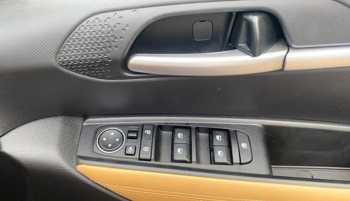 2024 KIA SONET 	 HTX 1.0 TURBO DCT, Petrol, Automatic, 7,304 km, Driver Side Door Panels Control