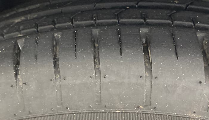 2025 Maruti Baleno DELTA PETROL 1.2, Petrol, Manual, 814 km, Left Front Tyre Tread