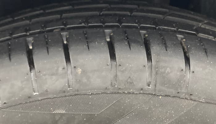 2025 Maruti Baleno DELTA PETROL 1.2, Petrol, Manual, 814 km, Left Rear Tyre Tread