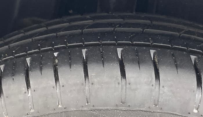 2025 Maruti Baleno DELTA PETROL 1.2, Petrol, Manual, 814 km, Right Rear Tyre Tread
