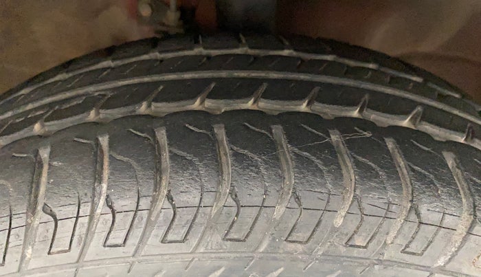 2011 Maruti Wagon R 1.0 VXI, Petrol, Manual, 56,801 km, Right Front Tyre Tread