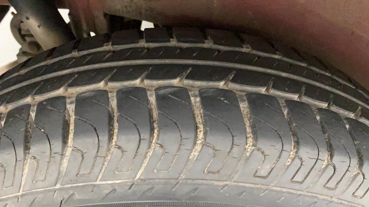 2011 Maruti Wagon R 1.0 VXI, Petrol, Manual, 56,801 km, Right Rear Tyre Tread