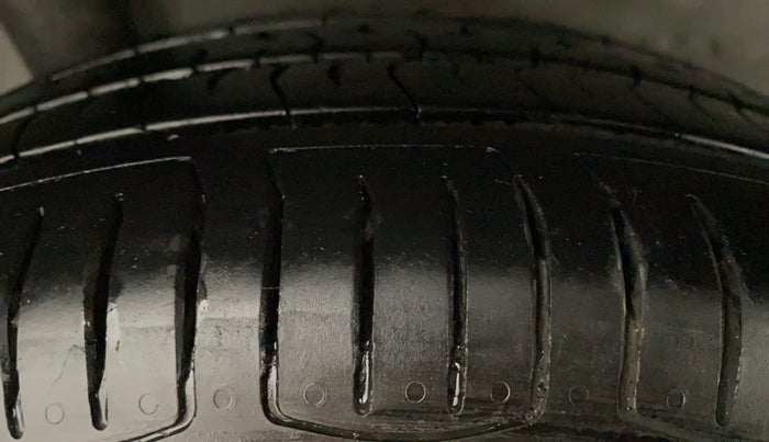 2017 Honda Brio S MT, Petrol, Manual, 50,085 km, Right Rear Tyre Tread