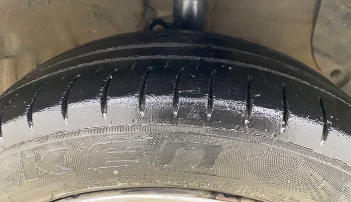 2015 Hyundai Xcent S 1.1 CRDI, Diesel, Manual, 1,21,244 km, Right Front Tyre Tread