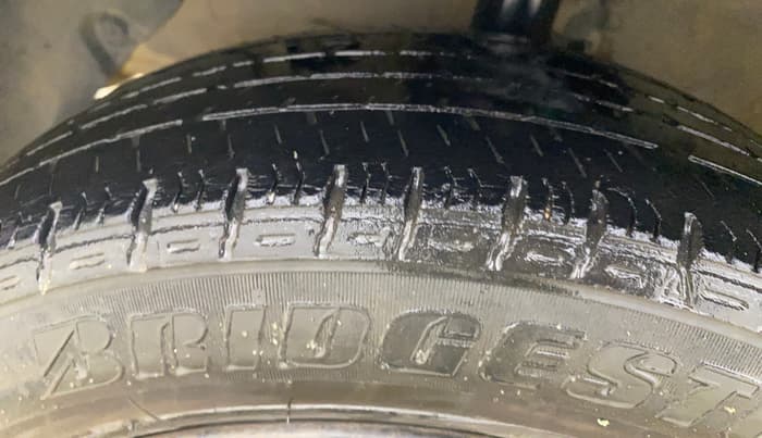 2015 Hyundai Xcent S 1.1 CRDI, Diesel, Manual, 1,21,244 km, Left Front Tyre Tread