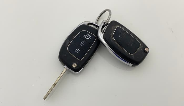 2015 Hyundai Xcent S 1.1 CRDI, Diesel, Manual, 1,21,244 km, Key Close Up