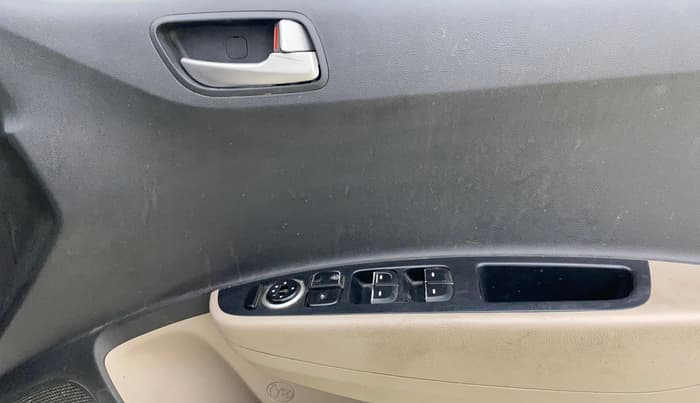 2015 Hyundai Xcent S 1.1 CRDI, Diesel, Manual, 1,21,244 km, Driver Side Door Panels Control