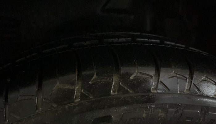 2015 Toyota Corolla Altis G PETROL, Petrol, Manual, 97,407 km, Right Rear Tyre Tread