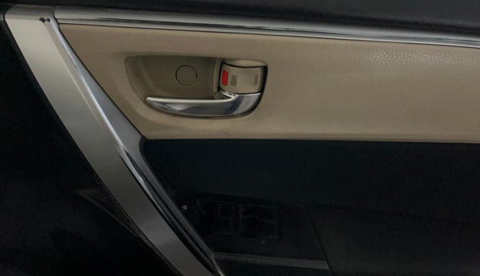 2015 Toyota Corolla Altis G PETROL, Petrol, Manual, 97,407 km, Driver Side Door Panels Control