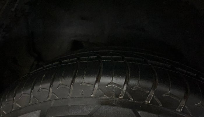 2015 Toyota Corolla Altis G PETROL, Petrol, Manual, 97,407 km, Left Rear Tyre Tread