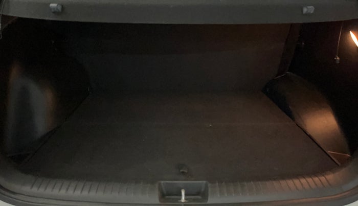 2015 Hyundai Creta SX PLUS 1.6 PETROL, Petrol, Manual, 45,234 km, Boot Inside