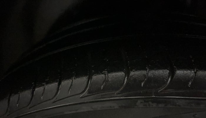 2015 Hyundai Creta SX PLUS 1.6 PETROL, Petrol, Manual, 45,234 km, Left Rear Tyre Tread