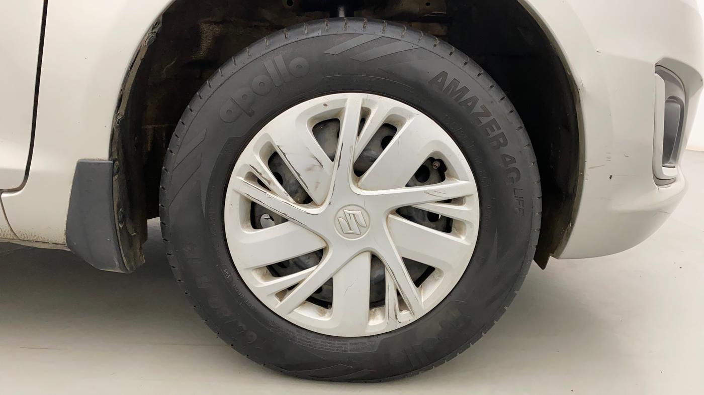 2015 Maruti Swift VXI, Petrol, Manual, 1,11,145 km, Right Front Wheel