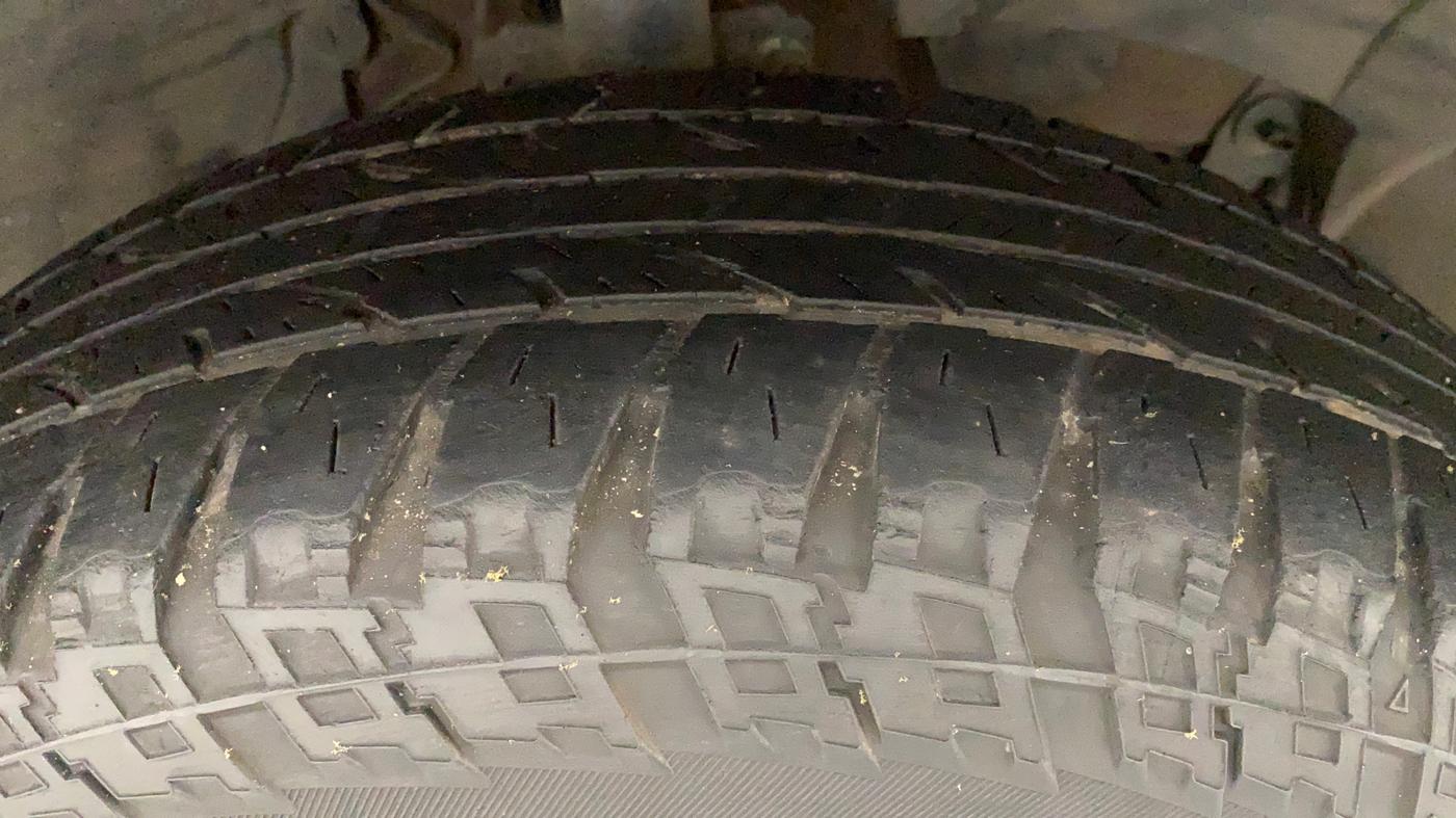 2015 Renault Duster 110 PS RXZ DIESEL PLUS, Diesel, Manual, 1,05,373 km, Right Front Tyre Tread