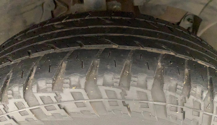 2015 Renault Duster 110 PS RXZ DIESEL PLUS, Diesel, Manual, 1,05,373 km, Right Front Tyre Tread