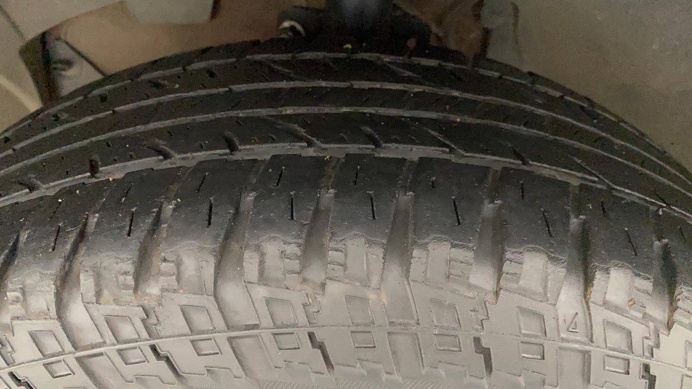 2015 Renault Duster 110 PS RXZ DIESEL PLUS, Diesel, Manual, 1,05,373 km, Left Front Tyre Tread