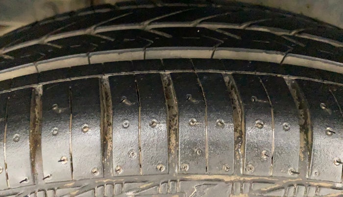 2017 Maruti Swift VXI, Petrol, Manual, 46,948 km, Right Rear Tyre Tread