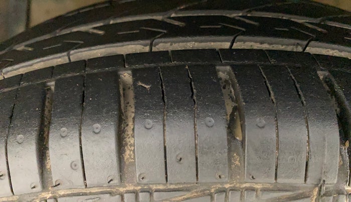 2017 Maruti Swift VXI, Petrol, Manual, 46,948 km, Left Front Tyre Tread