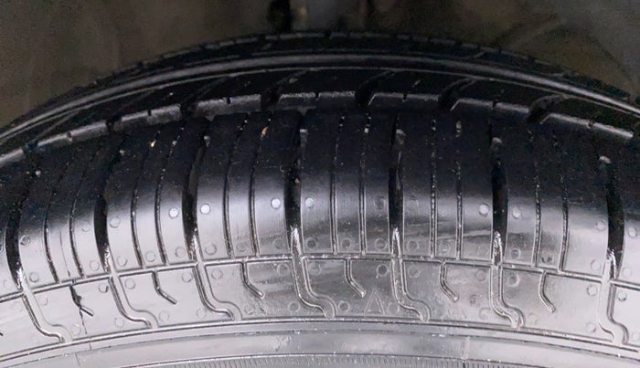 2018 Maruti Swift VXI AMT D, Petrol, Automatic, 88,056 km, Right Front Tyre Tread