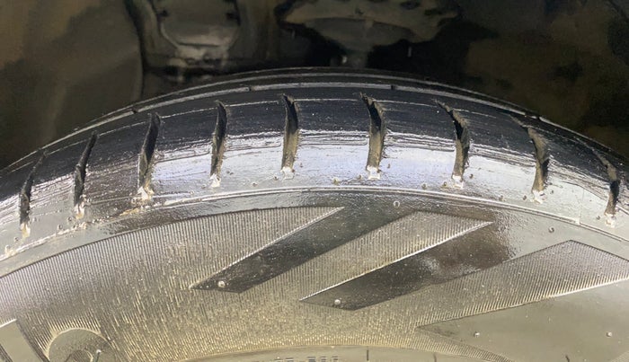 2014 Hyundai Grand i10 SPORTZ 1.2 KAPPA VTVT, Petrol, Manual, 33,989 km, Left Front Tyre Tread