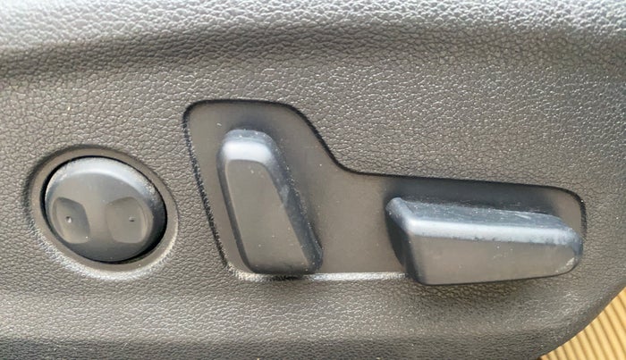 2021 Hyundai Tucson GLS 2WD AT PETROL, Petrol, Automatic, 96,935 km, Driver Side Adjustment Panel