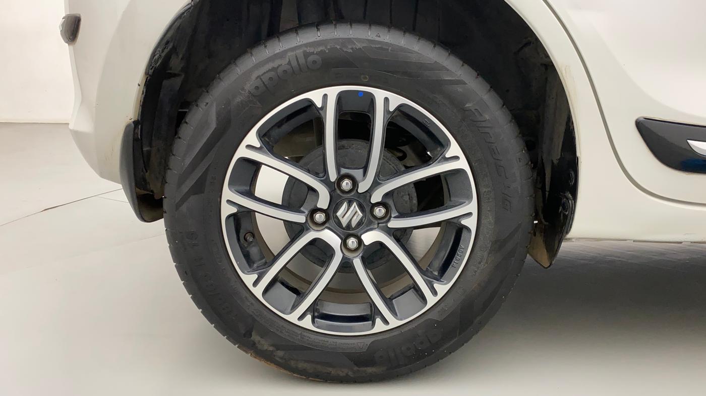 2022 Maruti Swift ZXI PLUS AMT DUAL TONE, Petrol, Automatic, 31,890 km, Right Rear Wheel