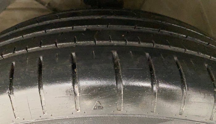 2022 Maruti Swift ZXI PLUS AMT DUAL TONE, Petrol, Automatic, 31,890 km, Left Front Tyre Tread