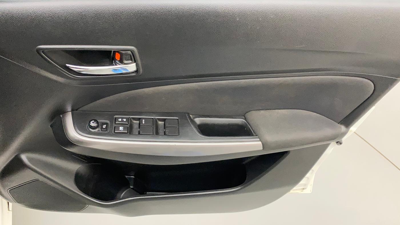 2022 Maruti Swift ZXI PLUS AMT DUAL TONE, Petrol, Automatic, 31,890 km, Driver Side Door Panels Control