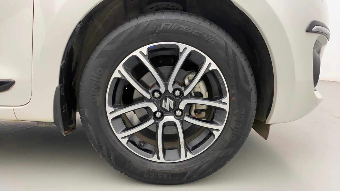 2022 Maruti Swift ZXI PLUS AMT DUAL TONE, Petrol, Automatic, 31,890 km, Right Front Wheel