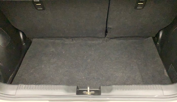 2022 Maruti Swift ZXI PLUS AMT DUAL TONE, Petrol, Automatic, 31,890 km, Boot Inside