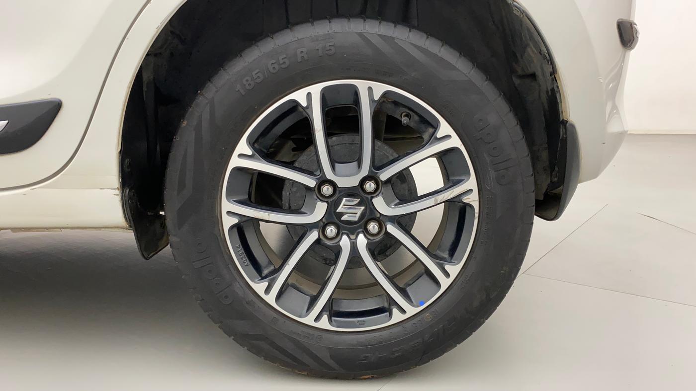 2022 Maruti Swift ZXI PLUS AMT DUAL TONE, Petrol, Automatic, 31,890 km, Left Rear Wheel