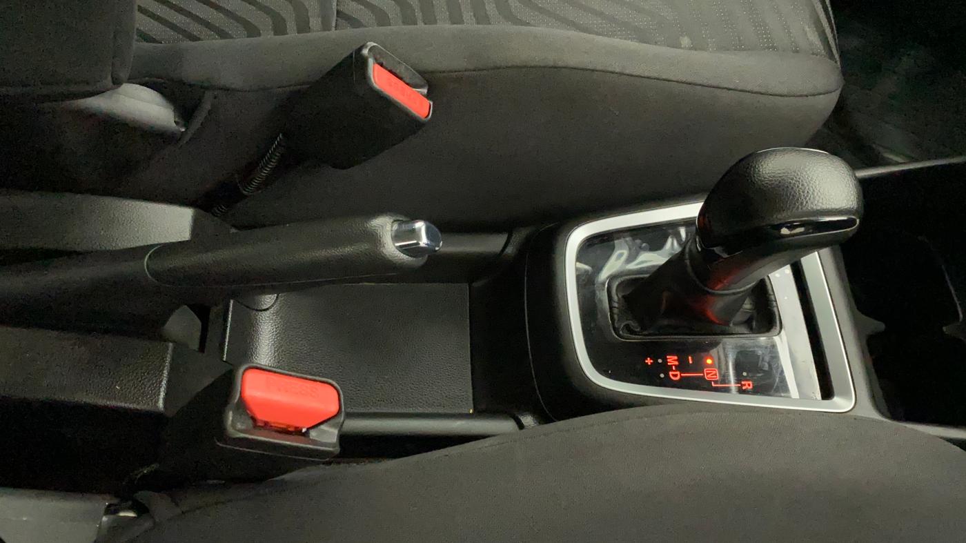 2022 Maruti Swift ZXI PLUS AMT DUAL TONE, Petrol, Automatic, 31,890 km, Gear Lever
